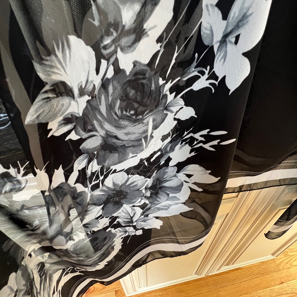 Elegant Black and White Sheer Shawl - Picture 3 of 5